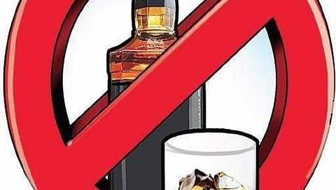 ಪಾನಮತ್ತರಾಗಿ ತರಗತಿಗೆ ಹಾಜರ್: ಪೋಷಕರನ್ನು ಕರೆಸಿದ್ದಕ್ಕೆ ಕಾಲೇಜು ಕಟ್ಟಡದಿಂದ ಧುಮಿಕಿದ ವಿದ್ಯಾರ್ಥಿಗಳು