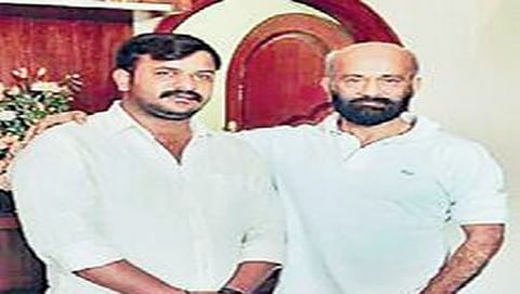 ಪತ್ರಕರ್ತ ಅಗ್ನಿ ಶ್ರಿಧರ್ ಜೊತೆ ಆರೋಪಿ ಸುಜಿ(ಸಂಗ್ರಹ ಚಿತ್ರ)