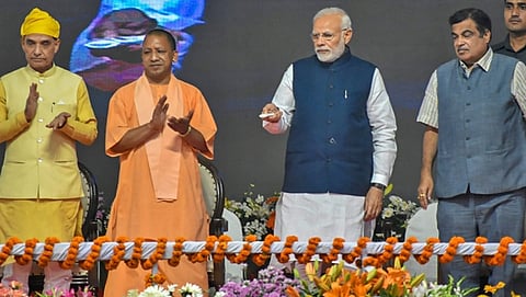ಬಂದರು ಉದ್ಘಾಟಿಸುತ್ತಿರುವ ಪ್ರಧಾನಿ ಮೋದಿ