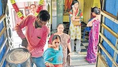 ವಿದ್ಯಾರ್ಥಿಗಳಿಗಾಗಿ ಮಾಡುವ ಅಡುಗೆ ಕಾರ್ಯವನ್ನು ನಿಲ್ಲಿಸುವುದಿಲ್ಲ: ಅದಮ್ಯ ಚೇತನ ಸಿಬ್ಬಂದಿ