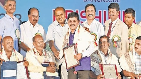 ಕೃಷಿಮೇಳದಲ್ಲಿ ಮುಖ್ಯಮಂತ್ರಿ ಬಹುಮಾನ ವಿತರಣೆ