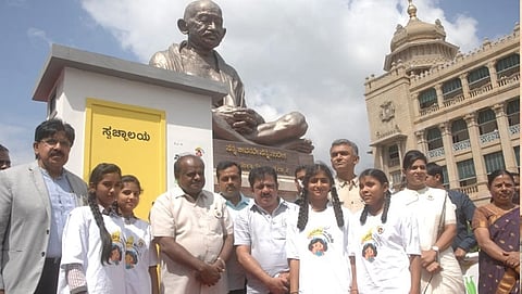 ಮುಖ್ಯಮಂತ್ರಿ ಎಚ್. ಡಿ. ಕುಮಾರಸ್ವಾಮಿ ಮತ್ತಿತರರು