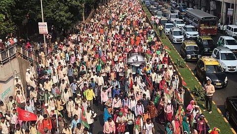 ಮುಂಬೈ: ಸಾಲಮನ್ನಾ ಆಗ್ರಹಿಸಿ ರೈತರ ಪ್ರತಿಭಟನೆ: 25 ಸಾವಿರಕ್ಕೂ ಹೆಚ್ಚು ಮಂದಿ ಭಾಗಿ