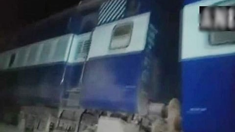 ಹಳಿ ತಪ್ಪಿದ ರೈಲು