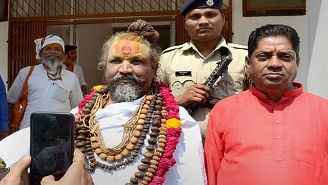 ಮಧ್ಯಪ್ರದೇಶ ಚುನಾವಣೆ: ಬಿಜೆಪಿಗೆ ಬಾಬಾಗಳಿಂದ ಗುನ್ನಾ, ಬೆಂಬಲಿಸ್ತಾರಂತೆ ಕಾಂಗ್ರೆಸ್ ನ್ನ!