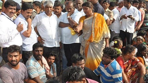 ಘಟನಾ ಸ್ಥಳಕ್ಕೆ ಎಚ್ ಡಿ ಕುಮಾರಸ್ವಾಮಿ ಭೇಟಿ