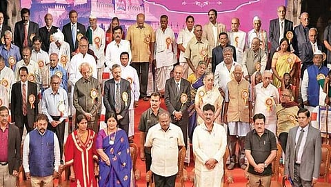 ರಾಜ್ಯೋತ್ಸವ ಪ್ರಶಸ್ತಿ ಪ್ರಧಾನ ಸಮಾರಂಭದಲ್ಲಿ ಸಿಎಂ