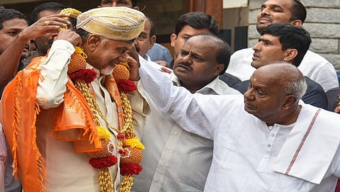 ದೇವೇಗೌಡರ ನಿವಾಸದಲ್ಲಿ ಚಂದ್ರಬಾಬು ನಾಯ್ಡು ಭೇಟಿ ಮಾಡಿದ ಕುಮಾರ ಸ್ವಾಮಿ