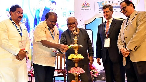 ಬೆಂಗಳೂರಿನಲ್ಲಿ ನಡೆದ ಇಂಡಿಯಾ ನ್ಯಾನೊ 2018 ಉದ್ಘಾಟನೆ ಕಾರ್ಯಕ್ರಮದಲ್ಲಿ ಮುಖ್ಯಮಂತ್ರಿ ಹೆಚ್ ಡಿ ಕುಮಾರಸ್ವಾಮಿ, ವಿಜ್ಞಾನಿ ಪ್ರೊ ಸಿ ಎನ್ ಆರ್ ರಾವ್ ಹಾಗೂ ಇತರರು