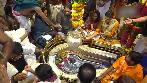 ಪುಣೆಯ ಭೀಮ ಶಂಕರ ದೇಗುಲದಲ್ಲಿ ಶಿವಲಿಂಗಕ್ಕೆ ವಿಶೇಷ ಅಭಿಷೇಕ