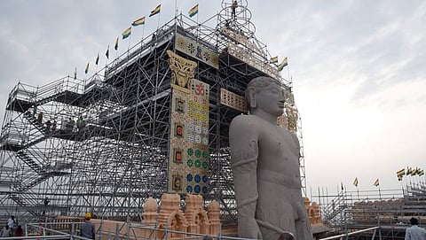ತ್ಯಾಗಮೂರ್ತಿ ಬಾಹುಬಲಿಗೆ ಹೆಲಿಕಾಪ್ಟರ್'ನಿಂದಲೇ ಪುಷ್ಪವೃಷ್ಟಿ ಮಾಡುವರೇ ಪ್ರಧಾನಿ ಮೋದಿ?