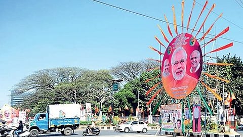 ಪ್ರಧಾನಿ ಮೋದಿ ಆಗಮದ ಹಿನ್ನೆಲೆಯಲ್ಲಿ ಅರಮನೆ ಮೈದಾನ ಸುತ್ತಮುತ್ತ ರಾರಾಡಿಸುತ್ತಿರುವ ಕಟೌಟ್, ಬ್ಯಾನರ್ ಗಳು