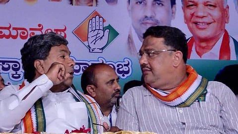 ಮುಖ್ಯಮಂತ್ರಿ ಸಿದ್ದರಾಮಯ್ಯನವರೊಂದಿಗೆ ಸಂಭಾಷಣೆಯಲ್ಲಿ ಸಚಿವ ತನ್ವೀರ್ ಸೇಠ್