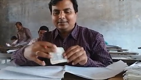 ಉತ್ತರಪತ್ರಿಕೆಯಲ್ಲಿ ಗರಿ ಗರಿ ನೋಟುಗಳು