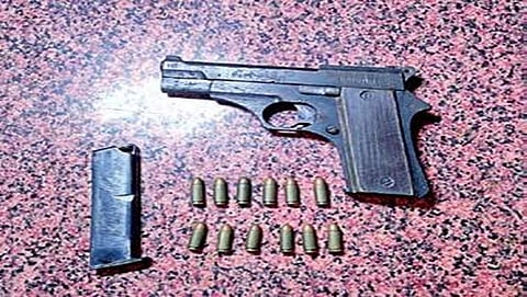 ಬಂಧಿತರಿಂದ ವಶಪಡಿಸಿಕೊಂಡ ರಿವಾಲ್ವರ್