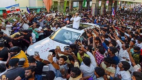 ಸೂಪರ್ ಸ್ಟಾರ್ ರಜನಿ ರಾಜಕೀಯ ಭಾಷಣ ಕೇಳಲು ನೆರೆದಿದ್ದ ಜನಸ್ತೋಮ
