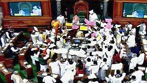 ಲೋಕಸಭೆಯಲ್ಲಿ ವಿವಿಧ ಪಕ್ಷಗಳು ನಡೆಸಿದ ಪ್ರತಿಭಟನೆಯ ಚಿತ್ರ