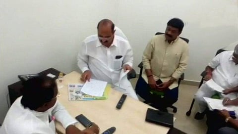 ಆಂಧ್ರಪ್ರದೇಶ ವಿಶೇಷ ಸ್ಥಾನಮಾನ ವಿವಾದ: ಸಚಿವ ಸ್ಥಾನಕ್ಕೆ ಇಬ್ಬರು ಬಿಜೆಪಿ ನಾಯಕರು ರಾಜೀನಾಮೆ