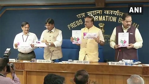 'ಸುವಿಧಾ'  ಸ್ಯಾನಿಟರಿ ನ್ಯಾಪ್ಕಿನ್ ಬಿಡುಗಡೆ ಮಾಡಿದ ಕೇಂದ್ರ ಸಚಿವ ಅನಂತ್ ಕುಮಾರ್