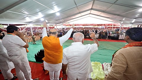 ರಾಮನಗರದಲ್ಲಿ ರೇಷ್ಮೆ ಬೆಳೆಗಾರರು ಮತ್ತು ರೇಷ್ಮೆ ಉದ್ಯಮದ ಮುಖಂಡರೊಂದಿಗೆ  ಸಂವಾದ ನಡೆಸಿದ ಅಮಿತ್ ಶಾ