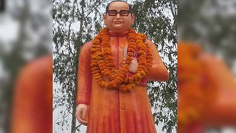 ಉತ್ತರಪ್ರದೇಶ: ಅಂಬೇಡ್ಕರ್ ಪುತ್ಥಳಿಗೂ ಕೇಸರಿ ಬಣ್ಣ!