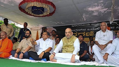 ಧಾರವಾಡದಲ್ಲಿ ಧರಣಿ ಕುಳಿತ ಬಿಜೆಪಿ
