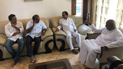 ಮಾಜಿ ಪ್ರಧಾನಿ ದೇವೇಗೌಡರನ್ನು ಭೇಟಿಯಾದ ಚಂದ್ರಶೇಖರ ರಾವ್, ರಾಷ್ಟ್ರೀಯ ರಂಗದ ಕುರಿತು ಚರ್ಚೆ