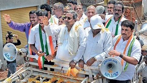 ಕಾಂಗ್ರೆಸ್ ಮುಖಂಡರೊಂದಿಗೆ ಚಾಮುಂಡೇಶ್ವರಿ ಕ್ಷೇತ್ರದಲ್ಲಿ ಪ್ರಚಾರ ನಡೆಸಿದ ಮುಖ್ಯಮಂತ್ರಿ ಸಿದ್ದರಾಮಯ್ಯ