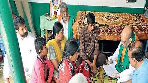 ರೈತ ರಾಜೇಂದ್ರ ಎಂಬುವರ ಮನೆಗೆ ಭೇಟಿ ನೀಡಿದ್ದ ಅಮಿತ್ ಶಾ