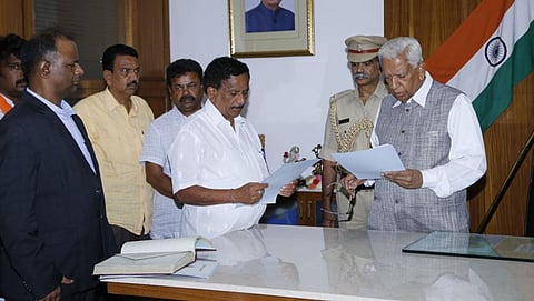 ಪ್ರಮಾಣವಚನ ಸ್ವೀಕರಿಸುತ್ತಿರುವ ಕೆಜಿ ಬೋಪಯ್ಯ