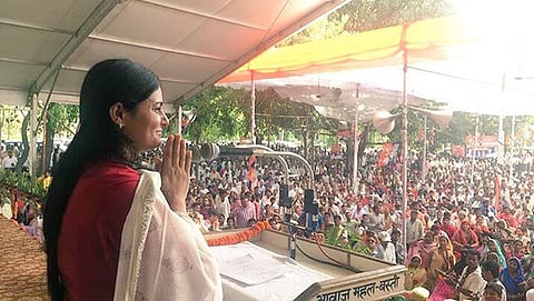 ಯೋಗಿ ರಾಜ್ಯದಲ್ಲಿ ಕೇಂದ್ರ ಸಚಿವೆ ಅನುಪ್ರಿಯಾ ಪಟೇಲ್ ನ್ನು ಚುಡಾಯಿಸಿದ ಪುಂಡರು