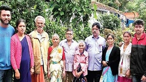 ದಿನಪತ್ರಿಕೆ ಜಾಹಿರಾತಿನಿಂದ 33 ವರ್ಷದ ಬಳಿಕ ತಾಯಿಯ ಮಡಿಲು ಸೇರಿದ ಸಹೋದರರು!