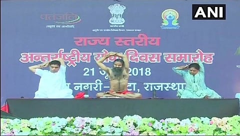 ರಾಜಸ್ತಾನ ಸಿಎಂ ವಸುಂದರಾ ರಾಜೇ ಅವರೊಂದಿಗೆ ಬಾಬಾ ರಾಮ್ ದೇವ್