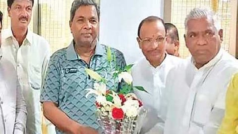 ಸಿದ್ದರಾಮಯ್ಯ ಜೊತೆಯಲ್ಲಿ ಸಚಿವರು, ಶಾಸಕರ ಚಿತ್ರ