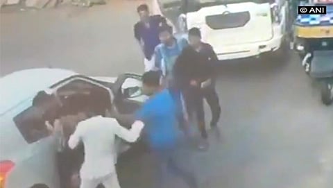 ಶಾಸಕನ ಪುತ್ರನಿಂದ ಹಲ್ಲೆಯ ಚಿತ್ರ