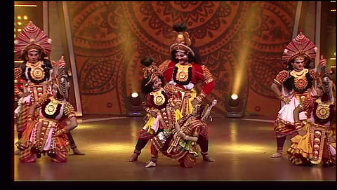 ರಿಯಾಲಿಟಿ ಶೋದಲ್ಲಿ ನೃತ್ಯ ಮಾಡುತ್ತಿರುವ ಕಲಾವಿದರು