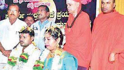 ಮೂಢನಂಬಿಕೆ ಹೋಗಲಾಡಿಸಲು ಚಂದ್ರಗ್ರಹಣದಂದೇ ದಾಂಪಂತ್ಯ ಜೀವನಕ್ಕೆ ಕಾಲಿಟ್ಟ ಜೋಡಿ!