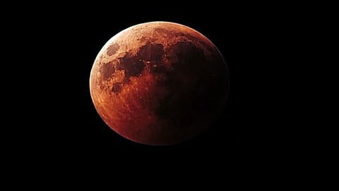 India catches first glimpse of red moon