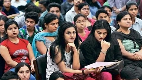 ಬೆಂಗಳೂರು: ನೆಟ್ ಪರೀಕ್ಷಾರ್ಥಿಗಳ ತಾಳಿ, ಕಾಲುಂಗುರ ತೆಗೆಸಿದ ಸಿಬ್ಬಂದಿ, ಧಾರ್ಮಿಕ ಭಾವನೆಗೆ ಧಕ್ಕೆ,