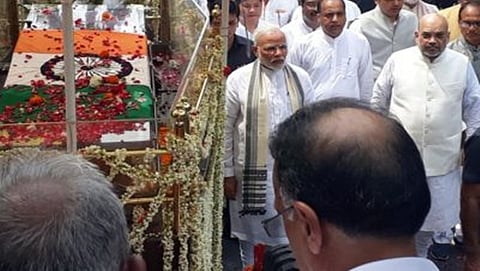 'ಸ್ಮೃತಿ ಸ್ಥಳ'ದತ್ತ ವಾಜಪೇಯಿ ಪಾರ್ಥೀವ ಶರೀರ; ಮೆರವಣಿಗೆ ಜೊತೆ ನಡೆದು ಸಾಗಿದ ಪ್ರಧಾನಿ ಮೋದಿ