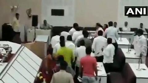 ಮಹಾರಾಷ್ಟ್ರ: ವಾಜಪೇಯಿಗೆ ಗೌರವ ಸಲ್ಲಿಸಲು ನಕಾರ- ಎಐಎಂಐಎಂ ಕಾರ್ಪೊರೇಟರ್ ಬಂಧನ