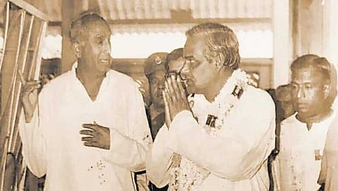 ಪಾವಗಡದ ಶನೀಶ್ವರ ದೇವಾಲಯಕ್ಕೆ ವಾಜಪೇಯಿ ಭೇಟಿ