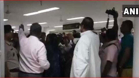 ಸಿಲ್ಚಾರ್ ವಿಮಾನ ನಿಲ್ದಾಣದಲ್ಲಿ ಟಿಎಂಸಿ ಸಂಸದರಿಗೆ ತಡೆ