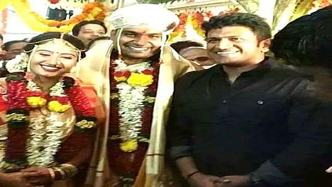 'ಕಾಫಿತೋಟ' ಹುಡುಗಿಯ ಕೈ ಹಿಡಿದ ನಿರ್ದೇಶಕ  ಪವನ್ ಒಡೆಯರ್