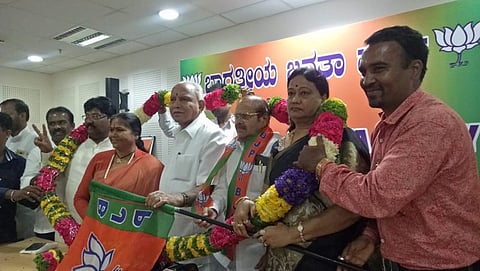 ಬಿಜೆಪಿ ಸೇರಿದ ಕಾಂಗ್ರೆಸ್ ಮಾಜಿ ಸಚಿವ ಬಾಬುರಾವ್ ಚಿಂಚನಸೂರು