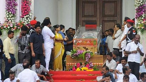 ತಮಿಳುನಾಡು ಸರ್ಕಾರಕ್ಕೆ ಮುಖಭಂಗ: ಮರೀನಾ ಬೀಚ್'ನಲ್ಲೇ ಕರುಣಾನಿಧಿ ಅಂತ್ಯಕ್ರಿಯೆಗೆ 'ಹೈ' ಅಸ್ತು