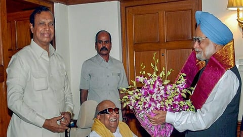 ಕರುಣಾ ನಿಧಿ ಮತ್ತು ಮನ ಮೋಹನ್ ಸಿಂಗ್