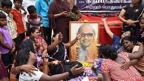 ಕರುಣಾನಿಧಿ ನಿಧನ: ಅಂತಿಮ ವಿದಾಯಕ್ಕೆ ಸಕಲ ಸಿದ್ಧತೆ, ತಮಿಳುನಾಡಿನಲ್ಲಿ ಮುಗಿಲು ಮುಟ್ಟಿದ ಆಕ್ರಂದನ