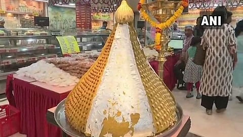 ವಿಘ್ನವಿನಾಶಕ ಗಣಪತಿಗಾಗಿ ಬರೋಬ್ಬರಿ 126 ಕೆಜಿ ತೂಕದ ಬೃಹತ್ ಮೋದಕ...!