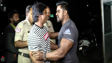 ಹೈಗ್ರೌಂಡ್ಸ್ ಠಾಣೆ ಎದುರು ವಿಜಿ-ಪಾನಿಪುರಿ ಕಿಟ್ಟಿ ಹೈಡ್ರಾಮಾ